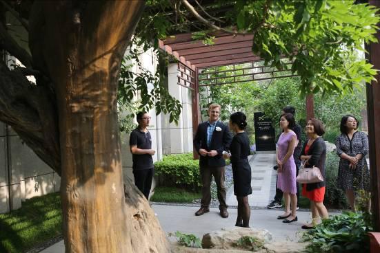 洛克菲勒家族成员携摄影作品亮相紫辰院 _房产_腾讯网