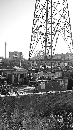 大兴区西红门高压线下私建近千间板房