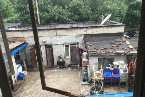 安贞西里社区 是谁让违建与楼“长”在了一起