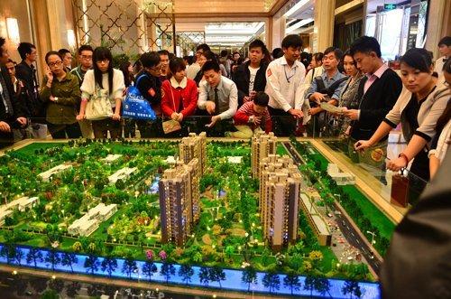 上海再现排队买房 融绿万科慎谈涨价