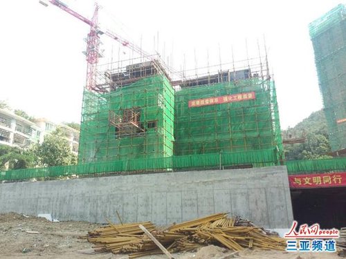 三亚京海成·鹿港溪山建筑工地夜间施工 噪音扰民