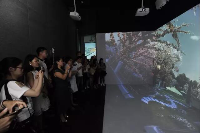 京津媒体人共赴“穿越未来”魔术秀 遇见“未来使者”