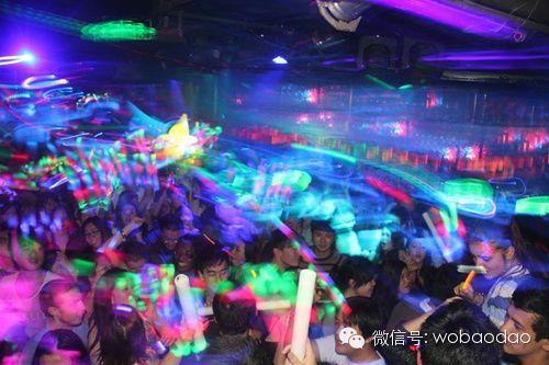 五道口商铺老板:房租翻100多倍 55秒卖一份保