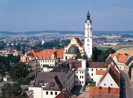 德国人与多种动物_德国人的人均收入(3)