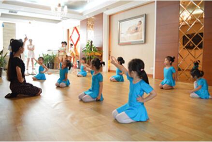 长房白沙湾小小舞蹈家汇报演出圆满结束