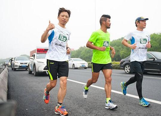 方兴绿跑中国 2015城市马拉松系列赛激情开赛