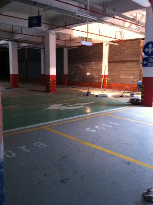 湘江世纪城一业主购43个车位 封围改建菜市场