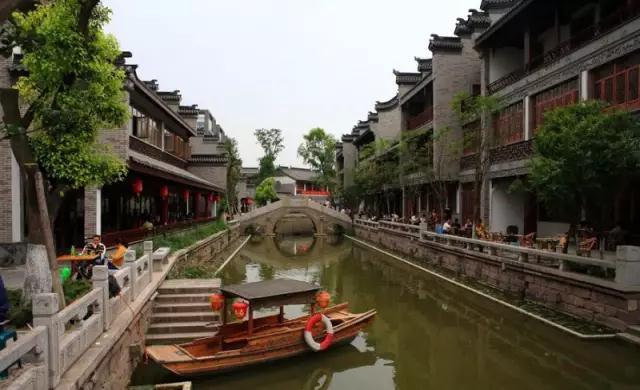 跟城乡结合部似的龙潭寺 平均房价值得上1万一平吗