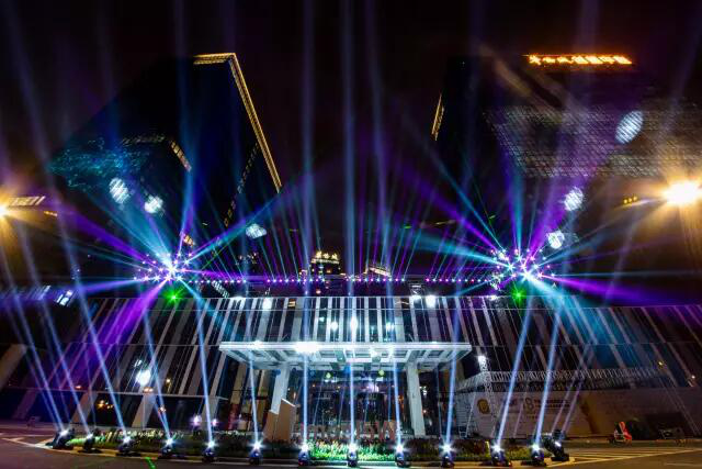 城市灯光秀连续5天 闪耀成都华侨城创想中心