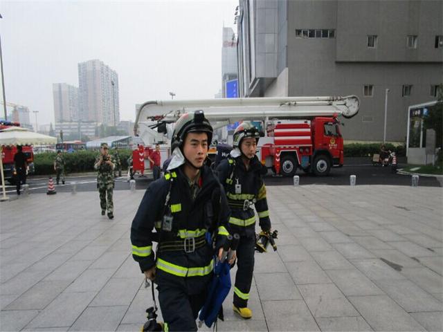 成都来福士广场举办开业以来最大规模消防演习