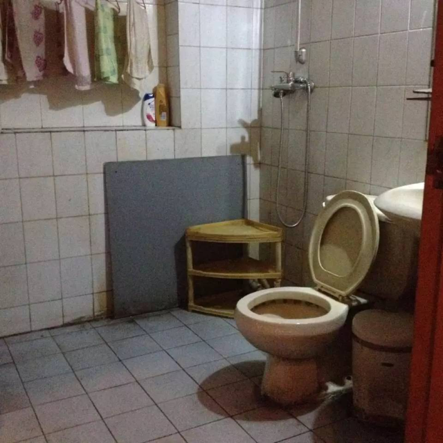 实拍:成都上下铺男女混住合租房 安全隐患不可