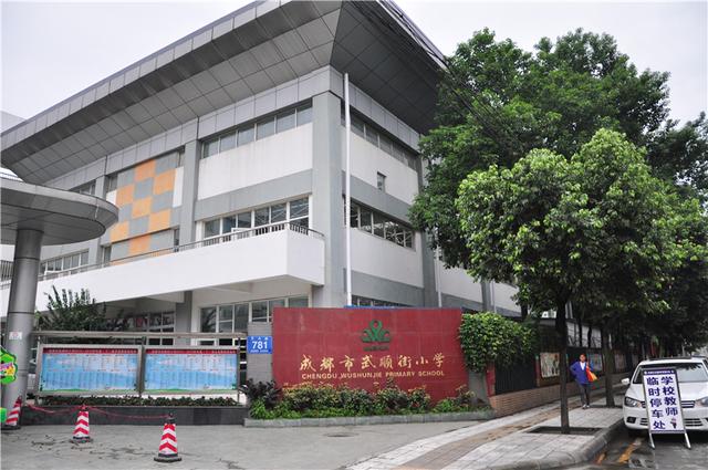 实拍保利别墅+高层楼盘 你会选西贵还是南富