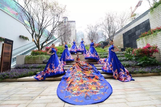 用别墅标准塑造洋房 龙湖三千庭销售中心正式亮_房产成都站_腾讯网