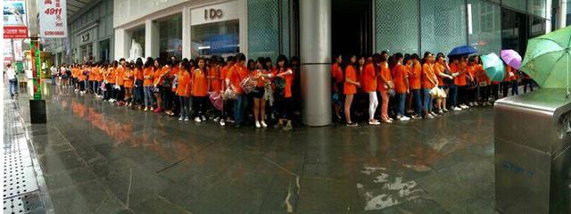 责任鲁能公益起航 大学生微爱心感动重庆