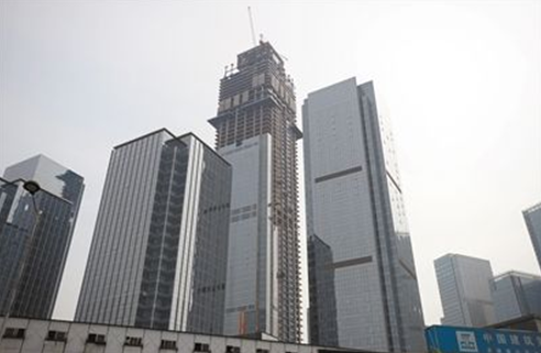重庆国金中心封顶 江北嘴区域价值全面升级