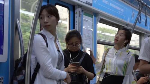 重庆3号线惊现“表白专列”，今天我们都是它的迷妹！