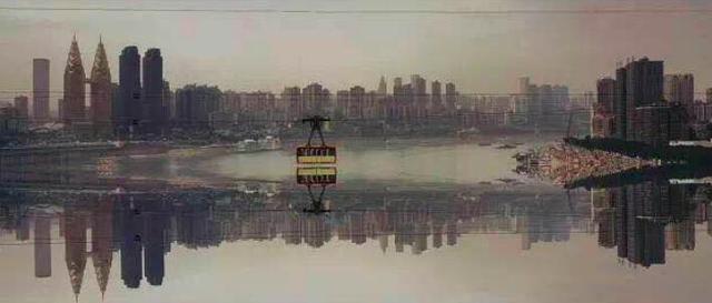 24小时引发刷屏浪潮!90s视频引燃重庆魂!