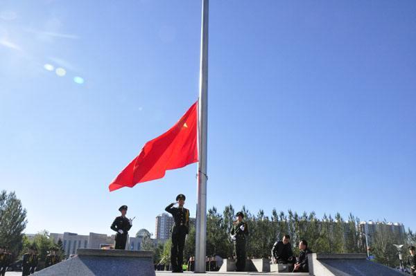 2018年1月1日上午8时五一广场将举行升国旗仪