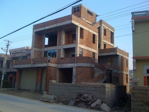 房子纠纷:自建自销房屋不受法律保护?