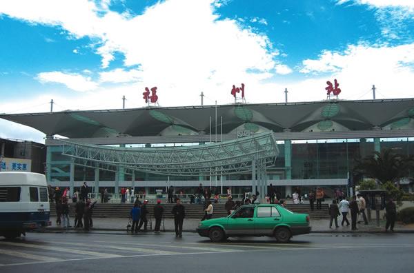 伪装成治安岗亭 福州火车站南广场3处违建被拆