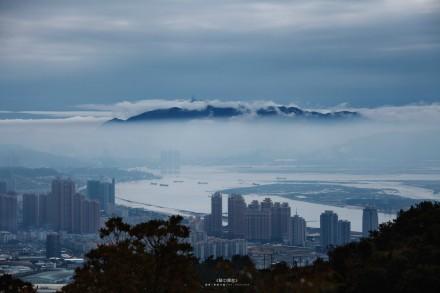 空气湿度大云脚低 福州现远处仙山美景(图)