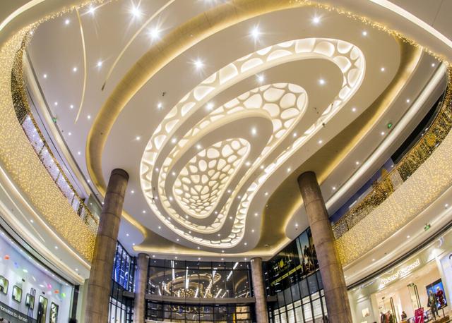 东二环泰禾广场霸气飞天梯 似飞龙在天