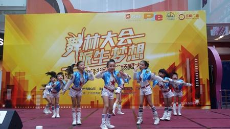 万科派邀你跳广场舞赢十万黄金大奖