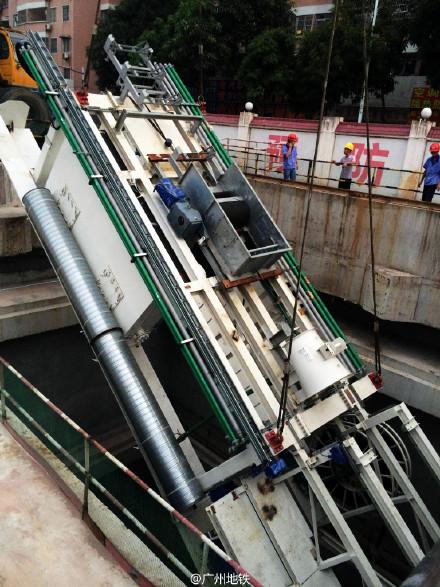 地铁13号线和21号线顺利始发 猴年贺岁东部楼