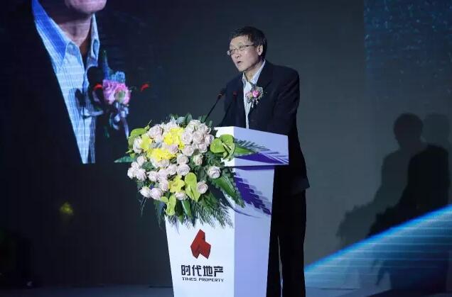 国务院发展研究中心学术委员会副秘书长 张立群张立群先生就新型
