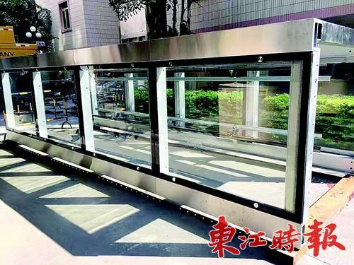 市区长湖苑一栋旧楼加装电梯 仅3天就能使用