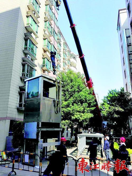 市区长湖苑一栋旧楼加装电梯 仅3天就能使用