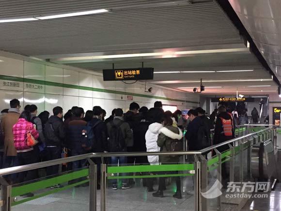 沪轨交张江高科站改造后首个早高峰:客流减少