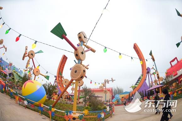 上海迪士尼玩具总动园4月26日正式迎客