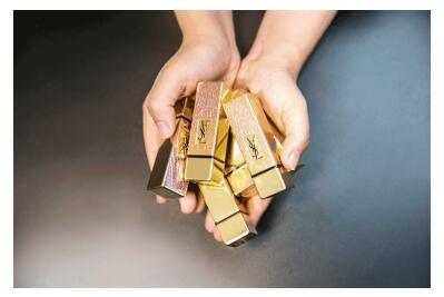 去他的爱心项链 我只想送你一支YSL烟花限量