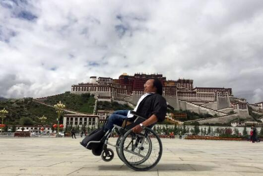 他手摇轮椅走川藏 目标过年前游遍东南亚