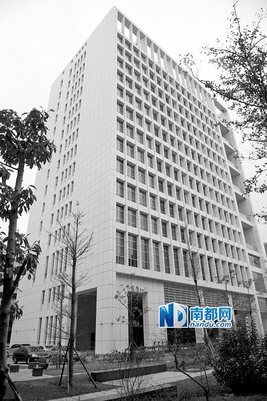 福永街道办院内违建14层办公楼 办公面积严重超标