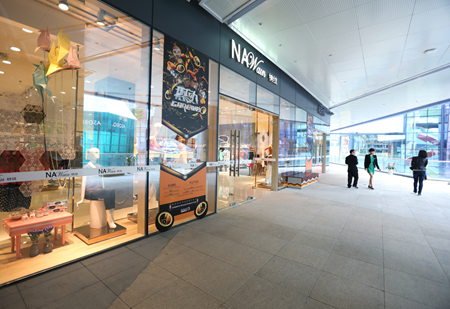 花果园购物中心的停车系统采用双层车位设计