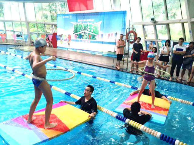 深圳招商会十二大社区体育季青少年游泳比赛
