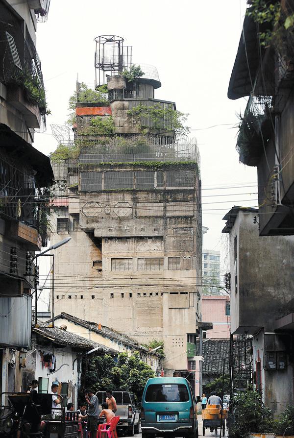 龙岗老街:韶华渐逝难自弃 老建筑命运难预知