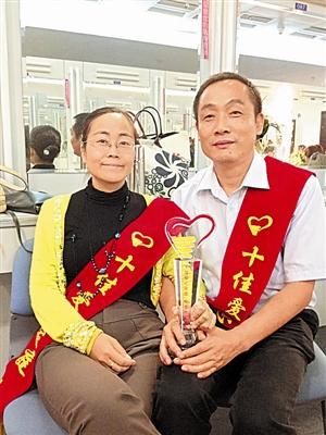 宝安爱心家庭一家四口住宿舍 省钱为父母买房