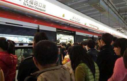 地铁龙华线早上又延误 今天你被迟到了吗?