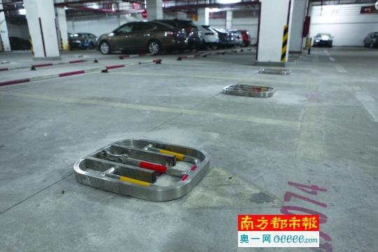 福田一小区100个车位被锁 商业城宣示“使用权”