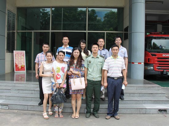 八一临近 街道办携手信和物业慰问消防官兵