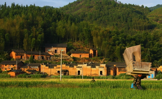 农村土地经营权和 住房财产权试点抵押贷款