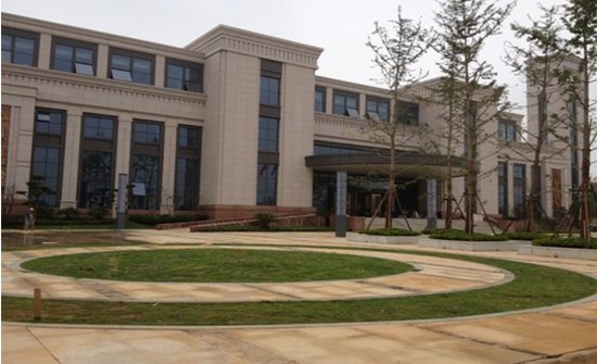 龙苑澜岸:藏山纳湖 逸生活