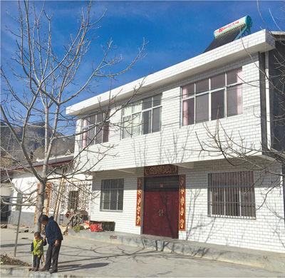 湖北贫困农村村民花20余万建房 多半常年空置