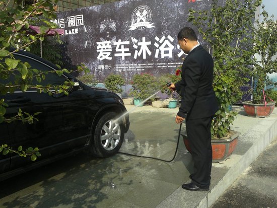 融信澜园:金钥匙·爱车沐浴服务 看房免费洗车