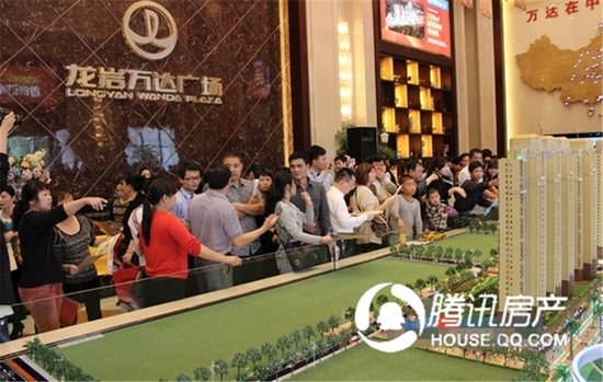 龙岩万达广场:住宅样板房绽放 千人彻夜抢房