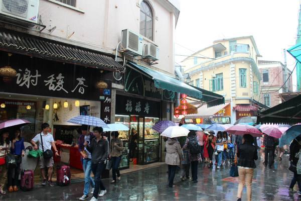 梅雨季节蒋至 市民建议:厦门公交车能否配备雨