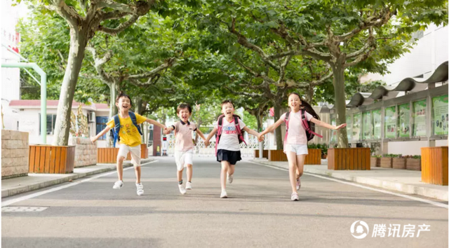 除了灌口中心幼儿园,300米范围内还环绕有厦门实验小学